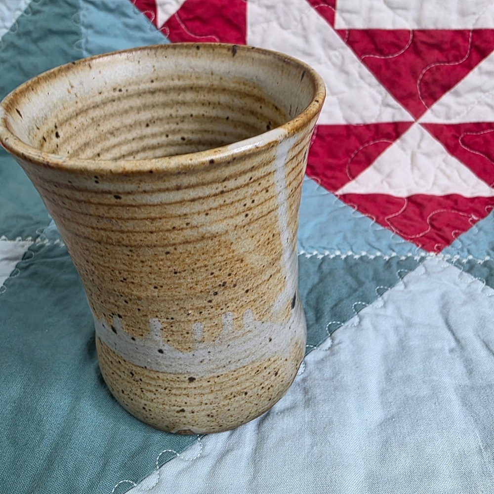 Studio Pottery Hand Thrown Stoneware Tumbler Cup Tan Speckled Glaze Signed 4.5" - Picture 4 of 9